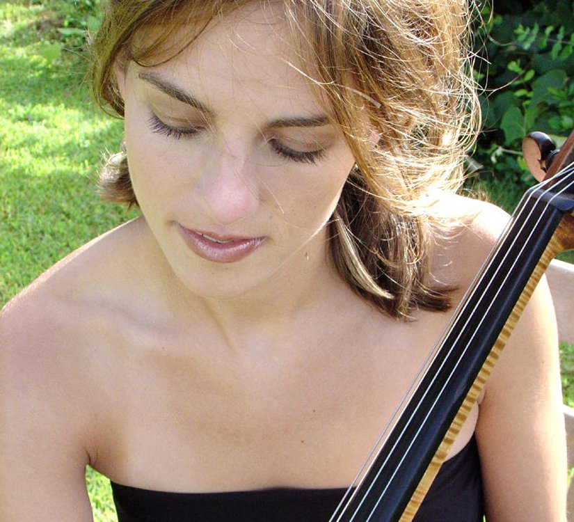 Julie Albers, cellist. Photo by Lisa-Marie Mazzucco - julie-albers-cellist